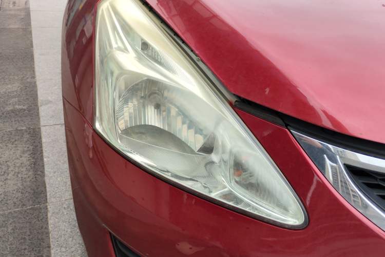 Used Nissan Tiida 2013 1.6L CVT Cool Cafe Edition Right Front Headlight