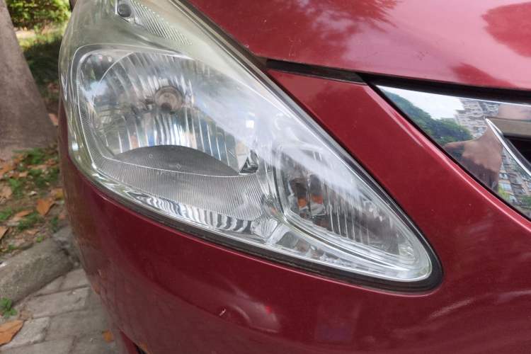 Used Nissan Tiida 2013 1.6L CVT Cool Cafe Edition Right Front Headlight