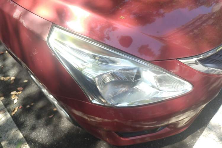 Used Nissan Tiida 2013 1.6L CVT Cool Cafe Edition Right Front Headlight
