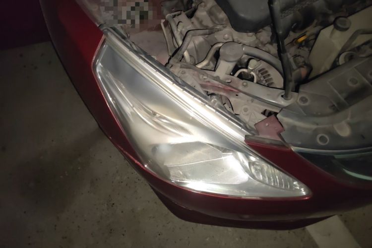 Used Nissan Tiida 2013 1.6L CVT Cool Cafe Edition Right Front Headlight
