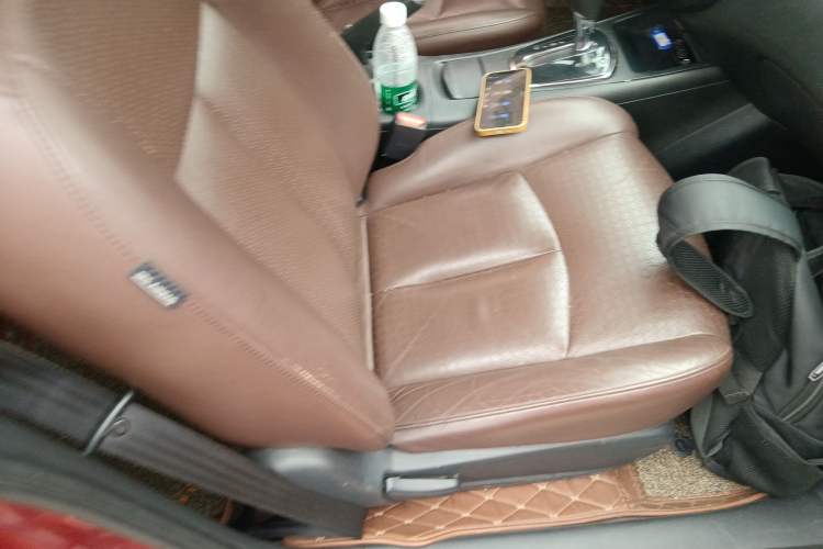 Used Nissan Tiida 2013 1.6L CVT Cool Cafe Edition Right Front Seat