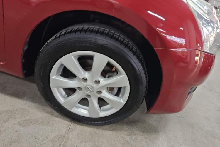 Used Nissan Tiida 2013 1.6L CVT Cool Cafe Edition Right Front Wheel Hub