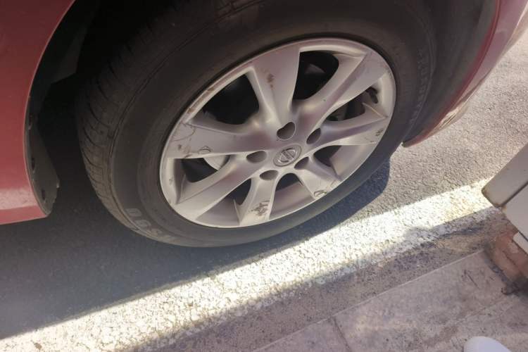 Used Nissan Tiida 2013 1.6L CVT Cool Cafe Edition Right Front Wheel Hub
