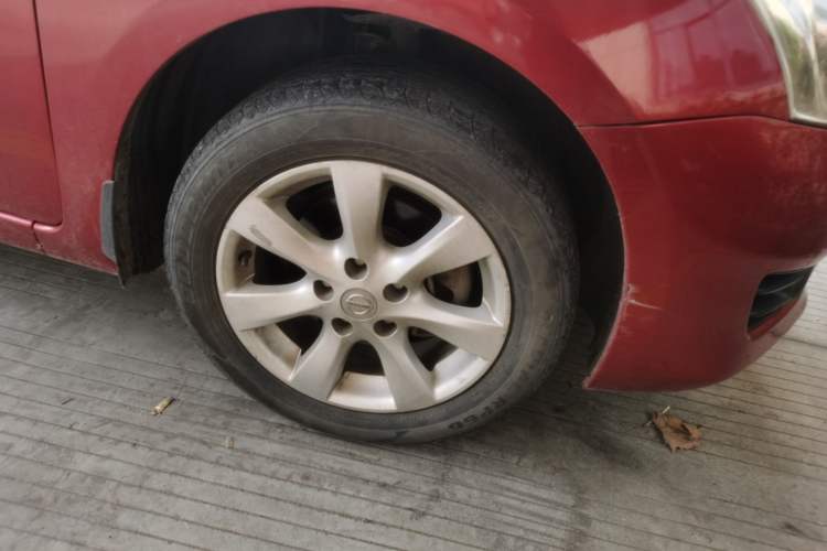 Used Nissan Tiida 2013 1.6L CVT Cool Cafe Edition Right Front Wheel Hub