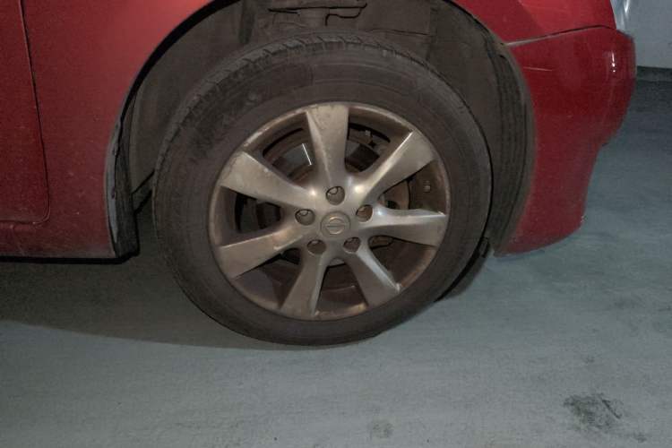 Used Nissan Tiida 2013 1.6L CVT Cool Cafe Edition Right Front Wheel Hub