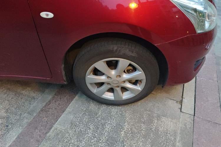 Used Nissan Tiida 2013 1.6L CVT Cool Cafe Edition Right Front Wheel Hub