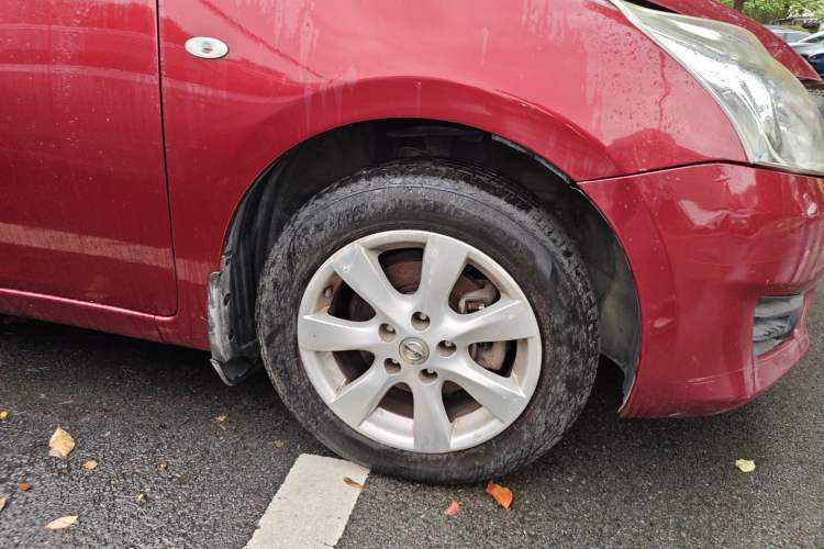 Used Nissan Tiida 2013 1.6L CVT Cool Cafe Edition Right Front Wheel Hub