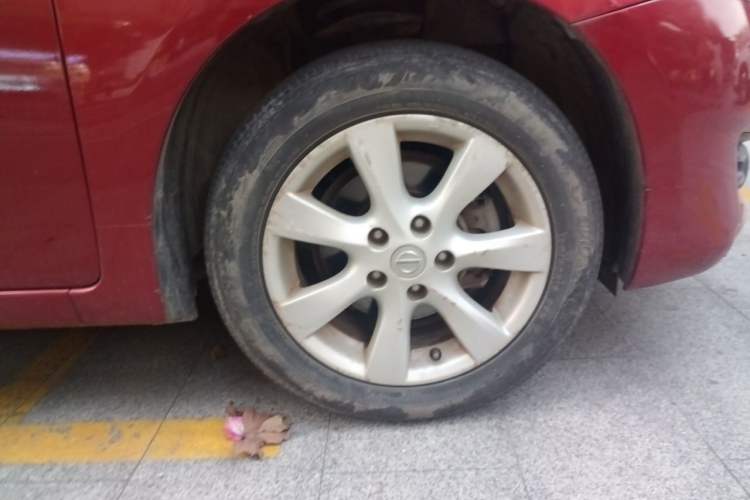 Used Nissan Tiida 2013 1.6L CVT Cool Cafe Edition Right Front Wheel Hub