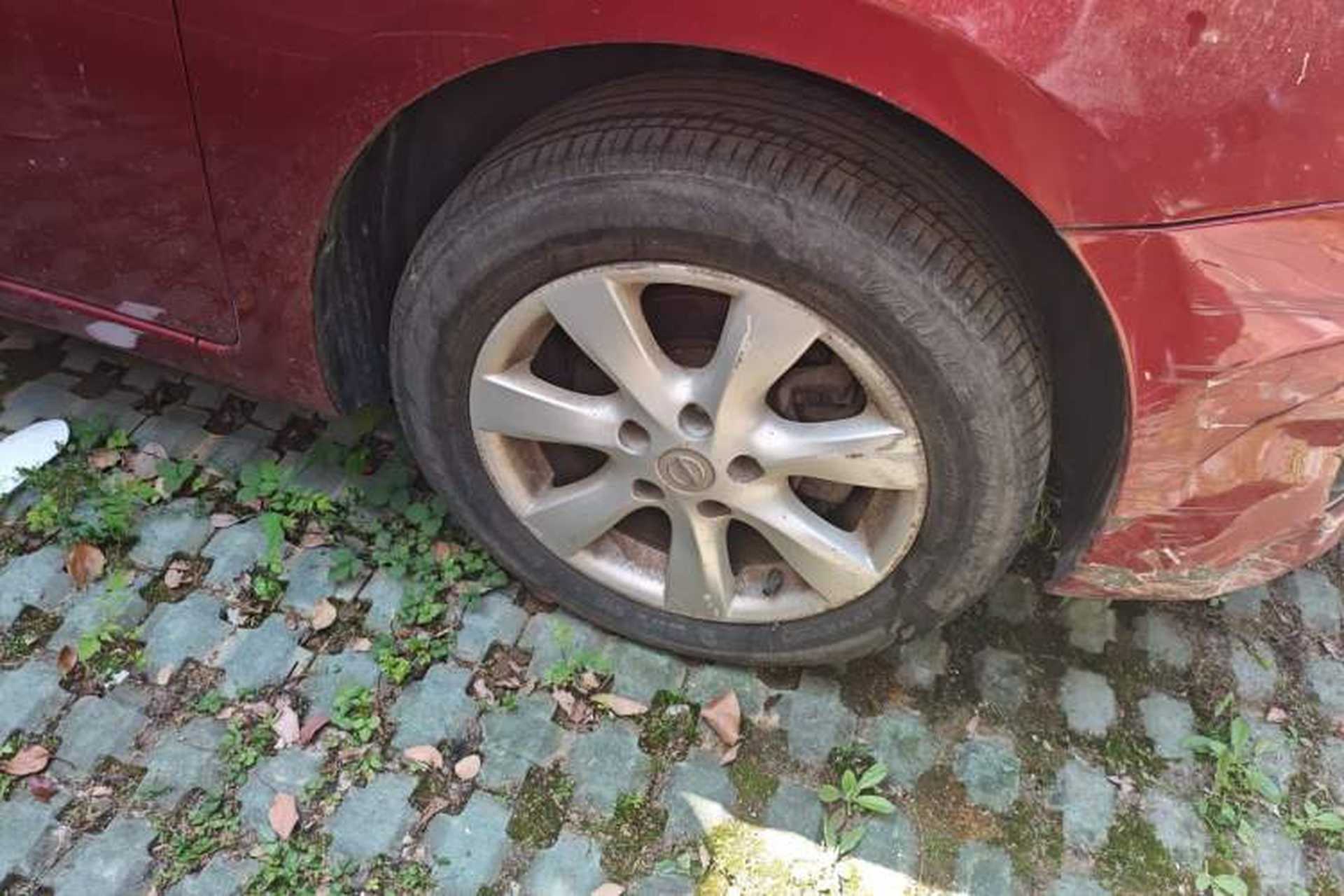 Used Nissan Tiida 2013 1.6L CVT Cool Cafe Edition Right Front Wheel Hub