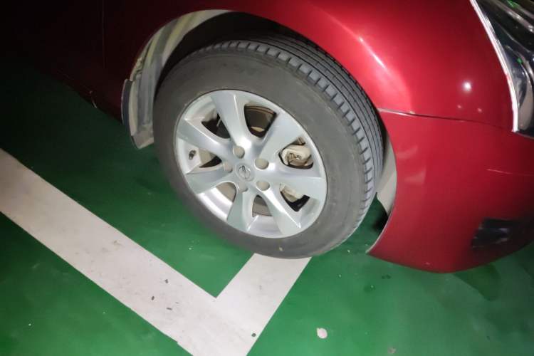 Used Nissan Tiida 2013 1.6L CVT Cool Cafe Edition Right Front Wheel Hub