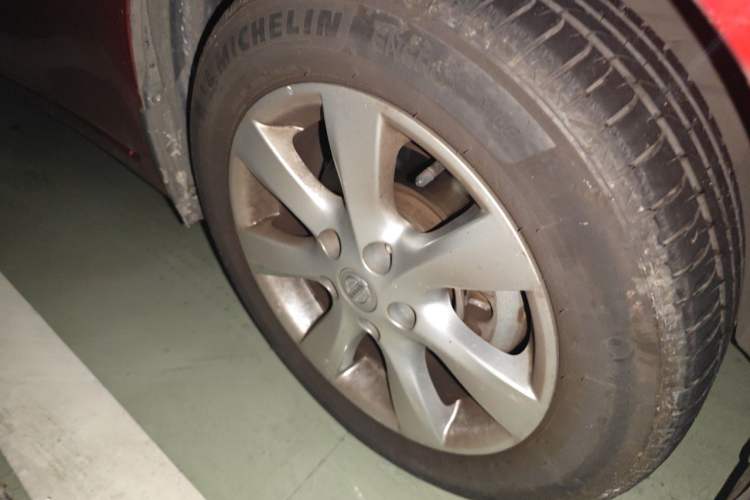 Used Nissan Tiida 2013 1.6L CVT Cool Cafe Edition Right Front Wheel Hub
