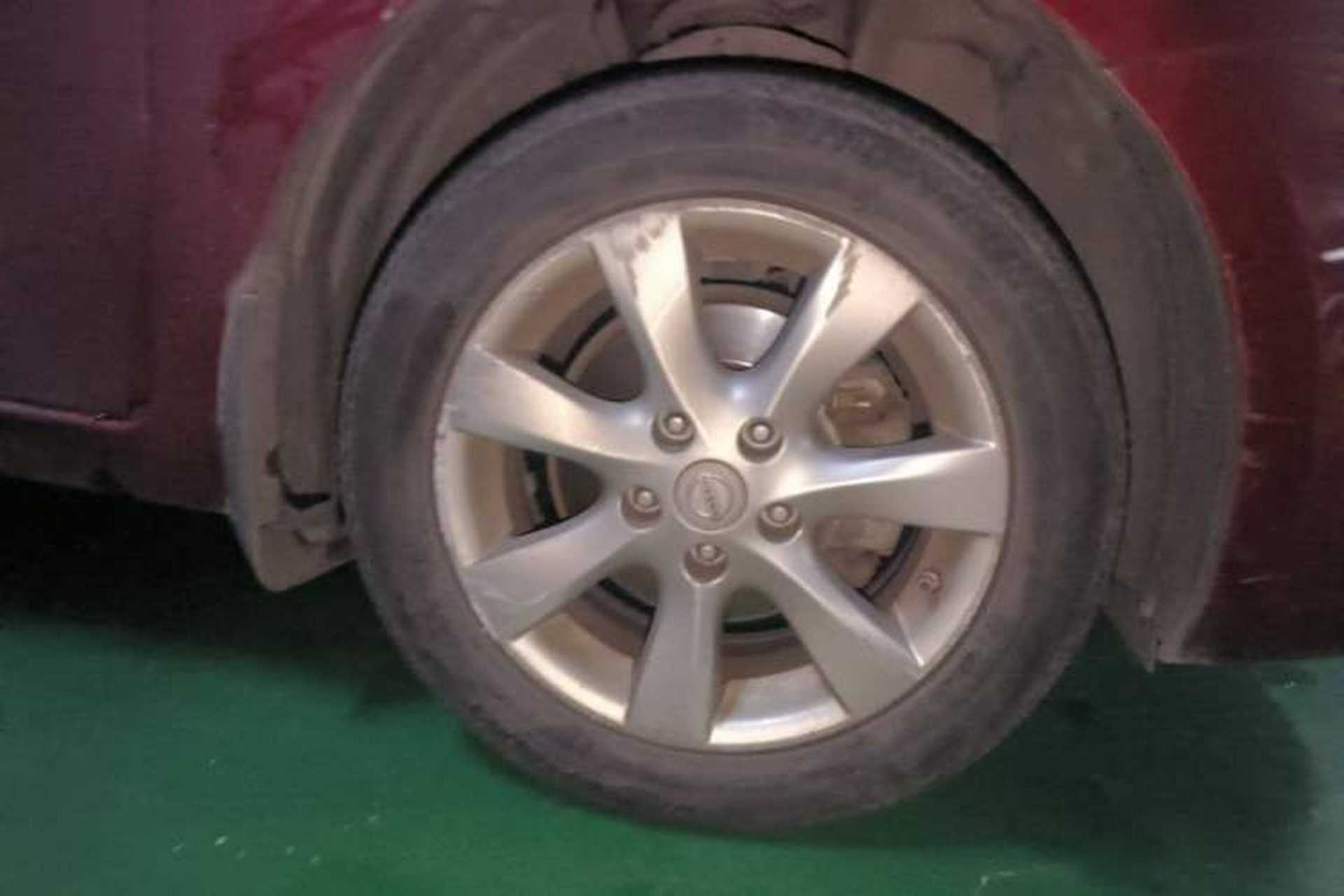 Used Nissan Tiida 2013 1.6L CVT Cool Cafe Edition Right Front Wheel Hub