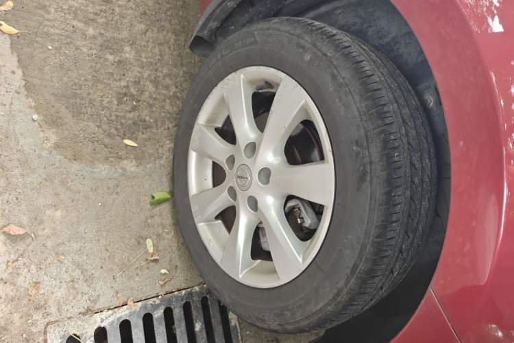 Used Nissan Tiida 2013 1.6L CVT Cool Cafe Edition Right Front Wheel Hub