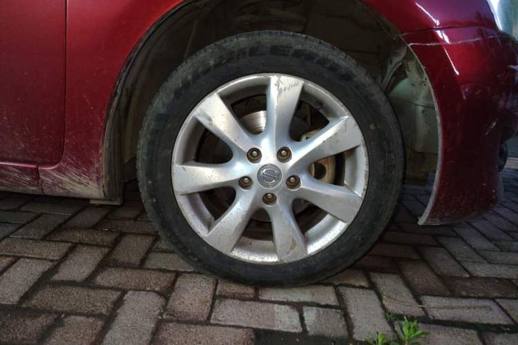 Used Nissan Tiida 2013 1.6L CVT Cool Cafe Edition Right Front Wheel Hub