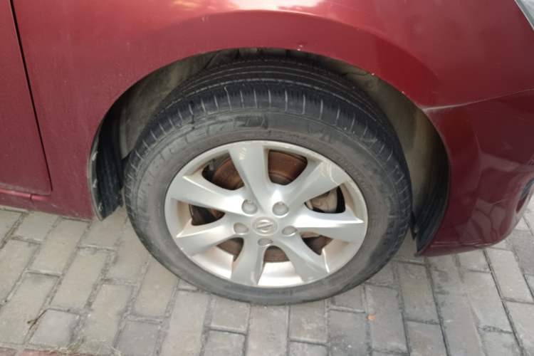 Used Nissan Tiida 2013 1.6L CVT Cool Cafe Edition Right Front Wheel Hub