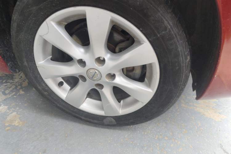 Used Nissan Tiida 2013 1.6L CVT Cool Cafe Edition Right Front Wheel Hub