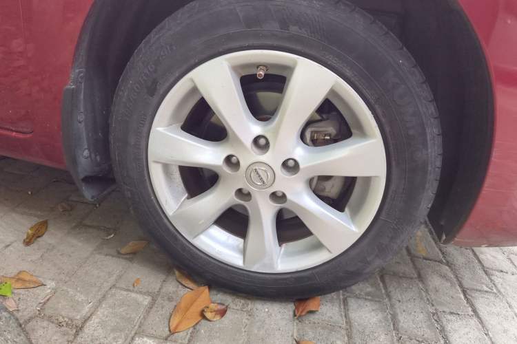 Used Nissan Tiida 2013 1.6L CVT Cool Cafe Edition Right Front Wheel Hub