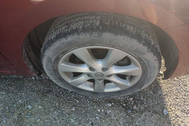 Used Nissan Tiida 2013 1.6L CVT Cool Cafe Edition Right Front Wheel Hub