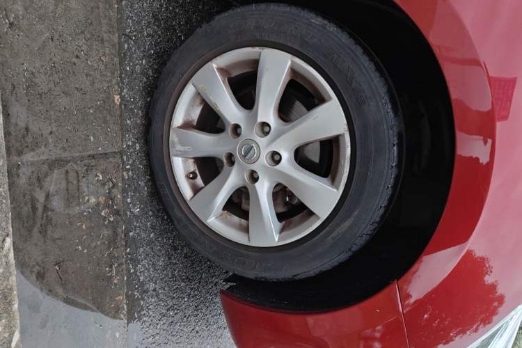 Used Nissan Tiida 2013 1.6L CVT Cool Cafe Edition Right Front Wheel Hub