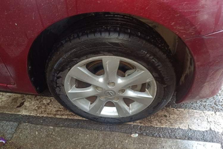 Used Nissan Tiida 2013 1.6L CVT Cool Cafe Edition Right Front Wheel Hub