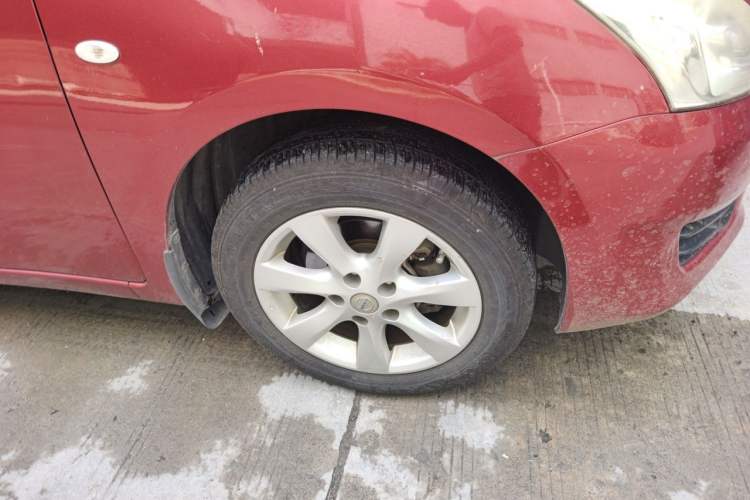Used Nissan Tiida 2013 1.6L CVT Cool Cafe Edition Right Front Wheel Hub