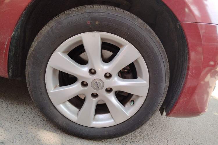 Used Nissan Tiida 2013 1.6L CVT Cool Cafe Edition Right Front Wheel Hub