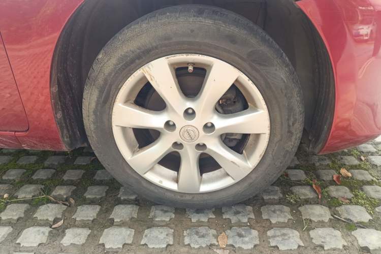 Used Nissan Tiida 2013 1.6L CVT Cool Cafe Edition Right Front Wheel Hub