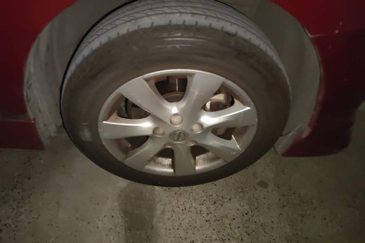 Used Nissan Tiida 2013 1.6L CVT Cool Cafe Edition Right Front Wheel Hub