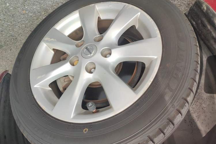 Used Nissan Tiida 2013 1.6L CVT Cool Cafe Edition Right Front Wheel Hub