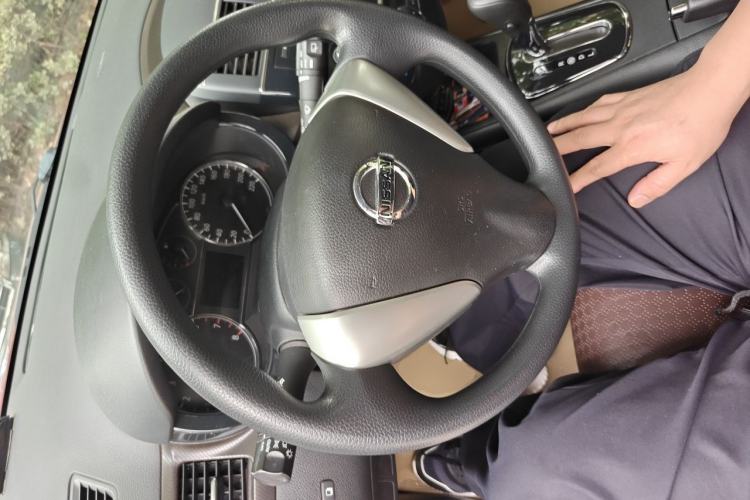 Used Nissan Tiida 2013 1.6L CVT Cool Cafe Edition Steering Wheel