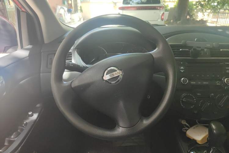 Used Nissan Tiida 2013 1.6L CVT Cool Cafe Edition Steering Wheel
