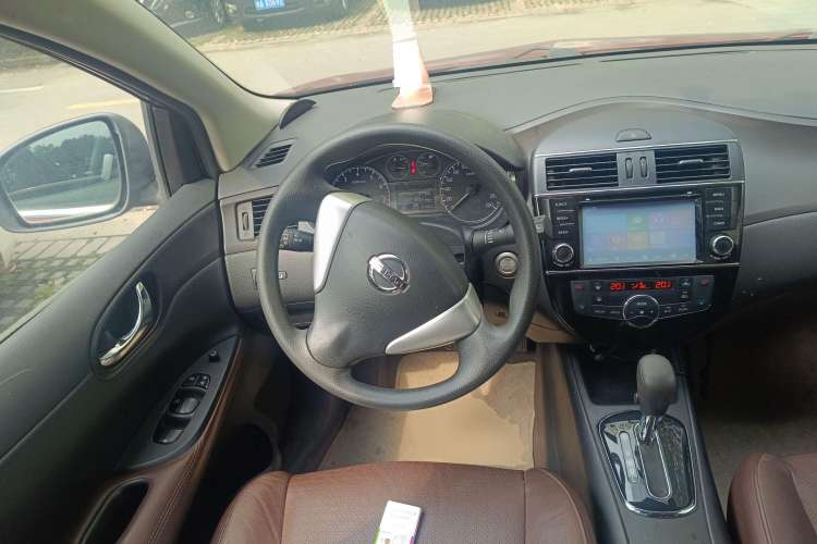 Used Nissan Tiida 2013 1.6L CVT Cool Cafe Edition Steering Wheel