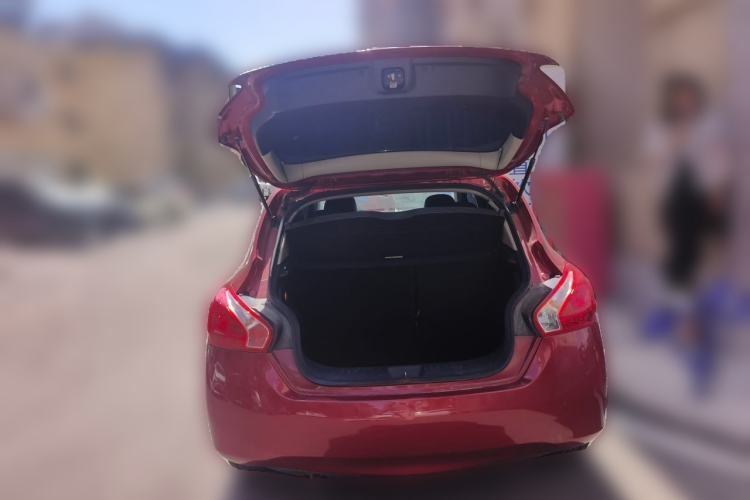 Used Nissan Tiida 2013 1.6L CVT Cool Cafe Edition Trunk