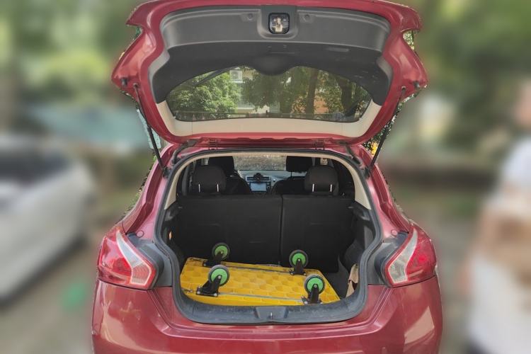 Used Nissan Tiida 2013 1.6L CVT Cool Cafe Edition Trunk