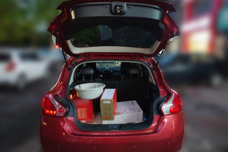 Used Nissan Tiida 2013 1.6L CVT Cool Cafe Edition Trunk