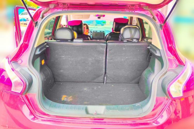 Used Nissan Tiida 2013 1.6L CVT Cool Cafe Edition Trunk
