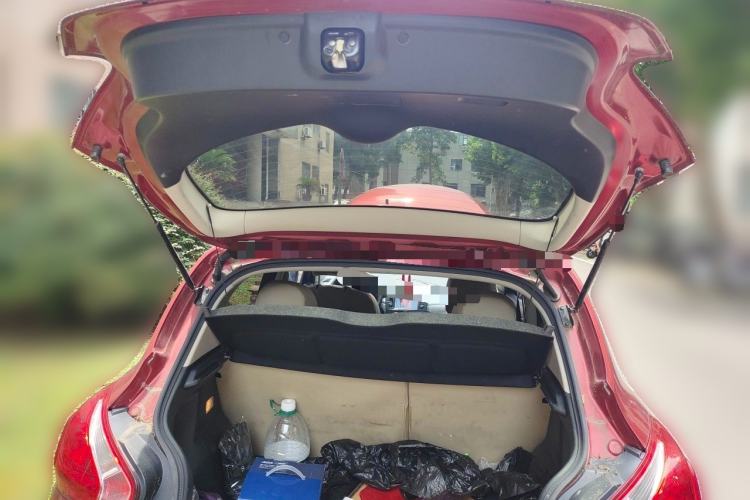 Used Nissan Tiida 2013 1.6L CVT Cool Cafe Edition Trunk