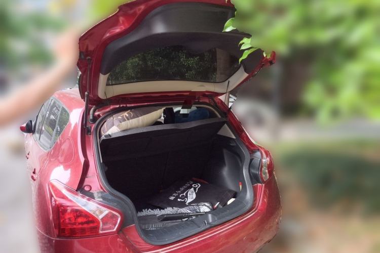 Used Nissan Tiida 2013 1.6L CVT Cool Cafe Edition Trunk