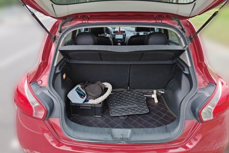Used Nissan Tiida 2013 1.6L CVT Cool Cafe Edition Trunk