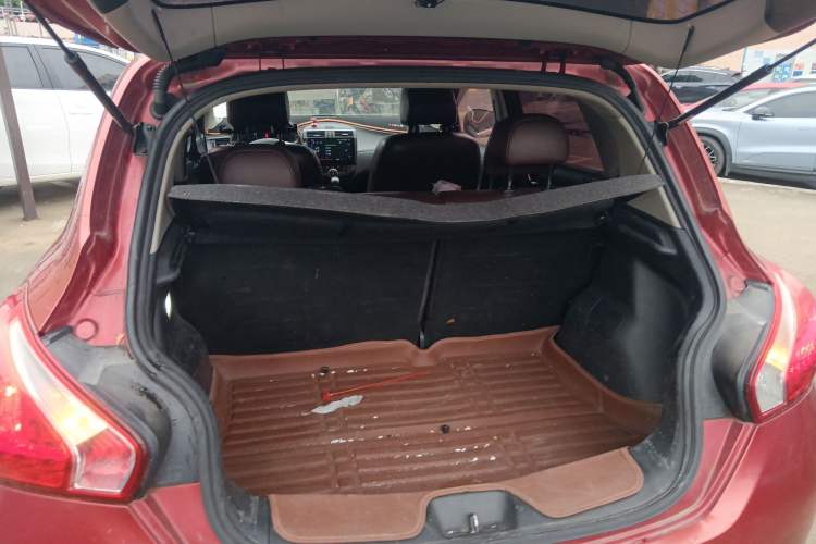 Used Nissan Tiida 2013 1.6L CVT Cool Cafe Edition Trunk