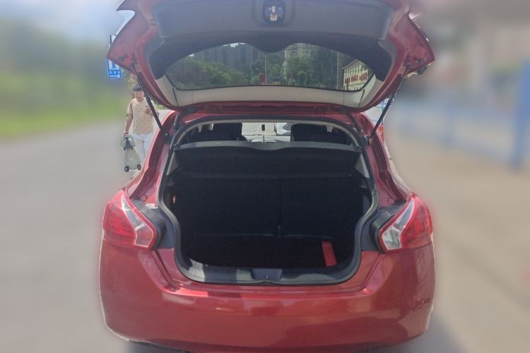 Used Nissan Tiida 2013 1.6L CVT Cool Cafe Edition Trunk