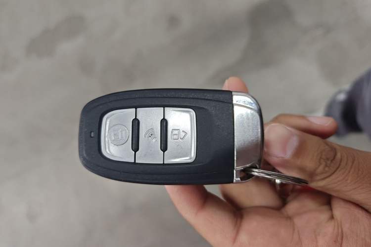 Used Nissan Tiida 2013 1.6L CVT Cool Cafe Edition Vehicle Key