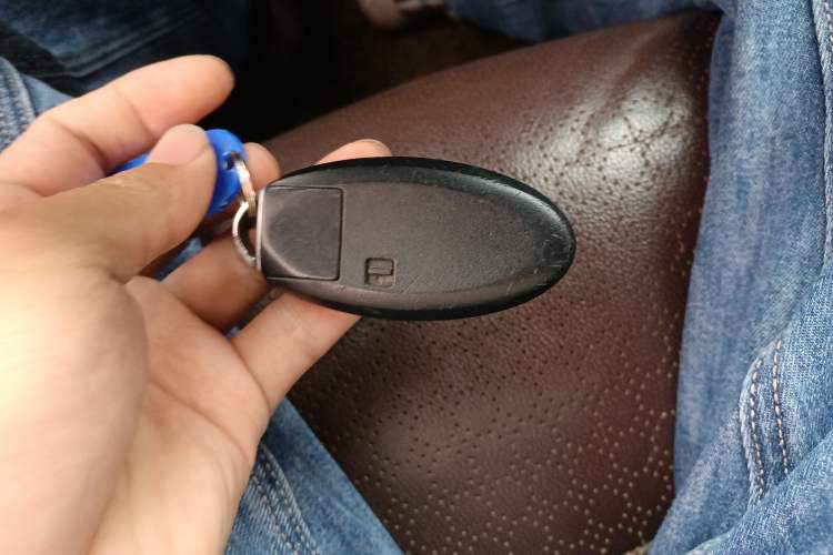 Used Nissan Tiida 2013 1.6L CVT Cool Cafe Edition Vehicle Key