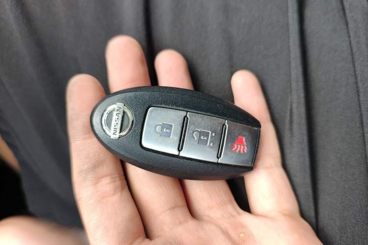 Used Nissan Tiida 2013 1.6L CVT Cool Cafe Edition Vehicle Key