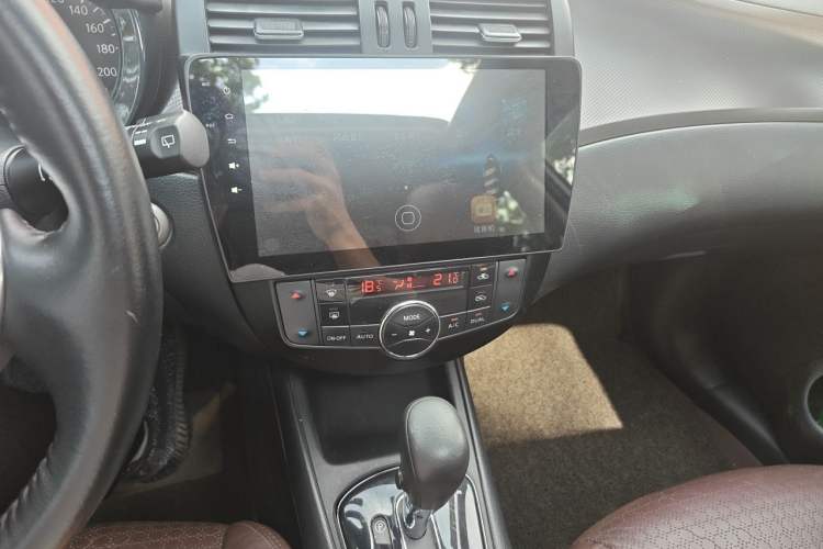 Used Nissan Tiida 2013 1.6L CVT Cool Cafe Edition Audio And AC Panel
