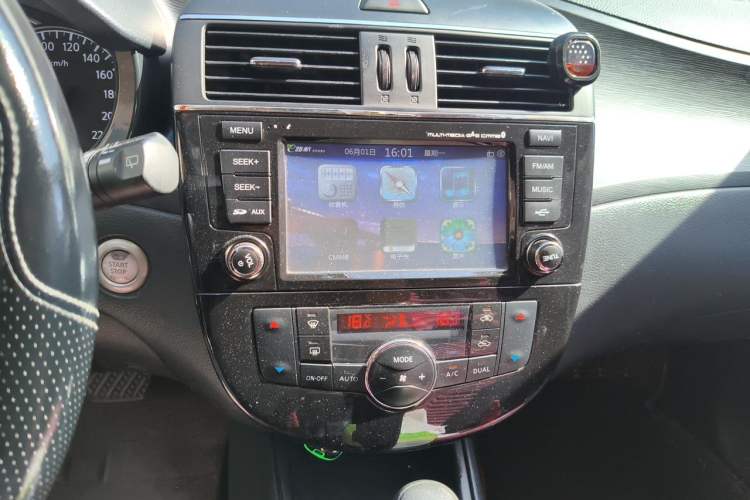 Used Nissan Tiida 2013 1.6L CVT Cool Cafe Edition Audio And AC Panel