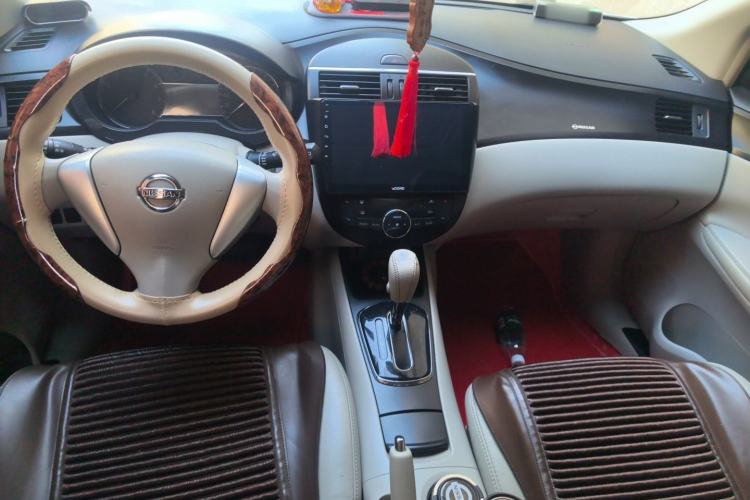 Used Nissan Tiida 2013 1.6L CVT Cool Cafe Edition Center Console