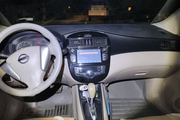 Used Nissan Tiida 2013 1.6L CVT Cool Cafe Edition Center Console