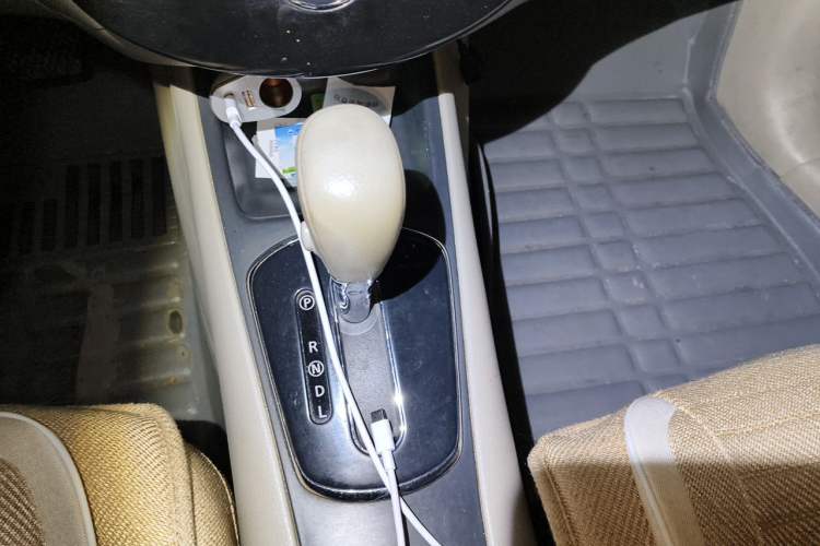 Used Nissan Tiida 2013 1.6L CVT Cool Cafe Edition Gear Lever