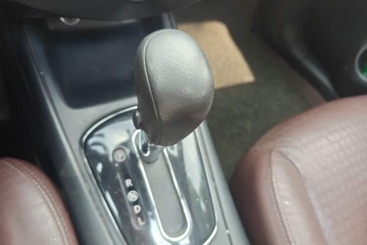 Used Nissan Tiida 2013 1.6L CVT Cool Cafe Edition Gear Lever